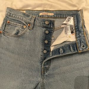Levi’s ribcage flare jeans- size 27 w/ free shipping!